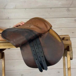 Used Beval LTD Close Contact Saddle 17/M -Horseware Ireland Sales 260 R Flap 38483.1665530679