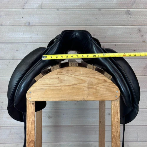 Used Kieffer Orphee TB Dressage Saddle 17/MN 10 Used Kieffer Orphee TB Dressage Saddle 17/MN - Image 10