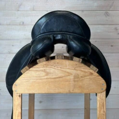 Used Revere Dressage Saddle 17.5/M 18 Used Revere Dressage Saddle 17.5/M -Horseware Ireland Sales 322 Cantle 00242.1684363610