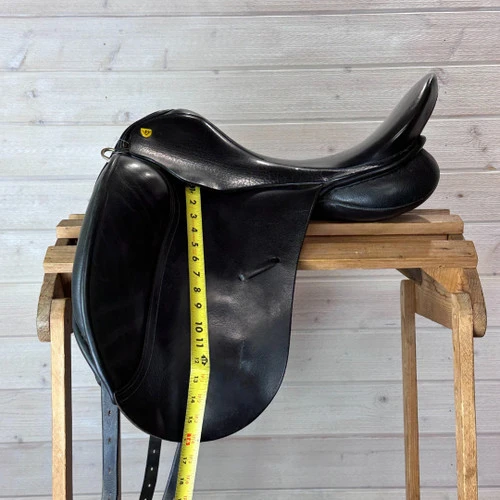 Used Revere Dressage Saddle 17.5/M 1 Used Revere Dressage Saddle 17.5/M