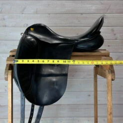 Used Revere Dressage Saddle 17.5/M 16 Used Revere Dressage Saddle 17.5/M -Horseware Ireland Sales 322 Flap Width 98472.1684363619