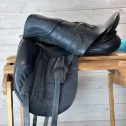 Used Revere Dressage Saddle 17.5/M 19 Used Revere Dressage Saddle 17.5/M -Horseware Ireland Sales 322 L Flap 75549.1684363633