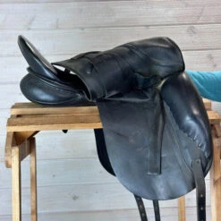 Used Revere Dressage Saddle 17.5/M 14 Used Revere Dressage Saddle 17.5/M -Horseware Ireland Sales 322 R Flap 10381.1684363643